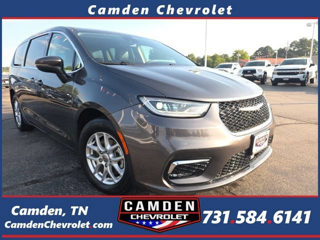 Used 2023 Chrysler Pacifica Touring-L FWD image 1