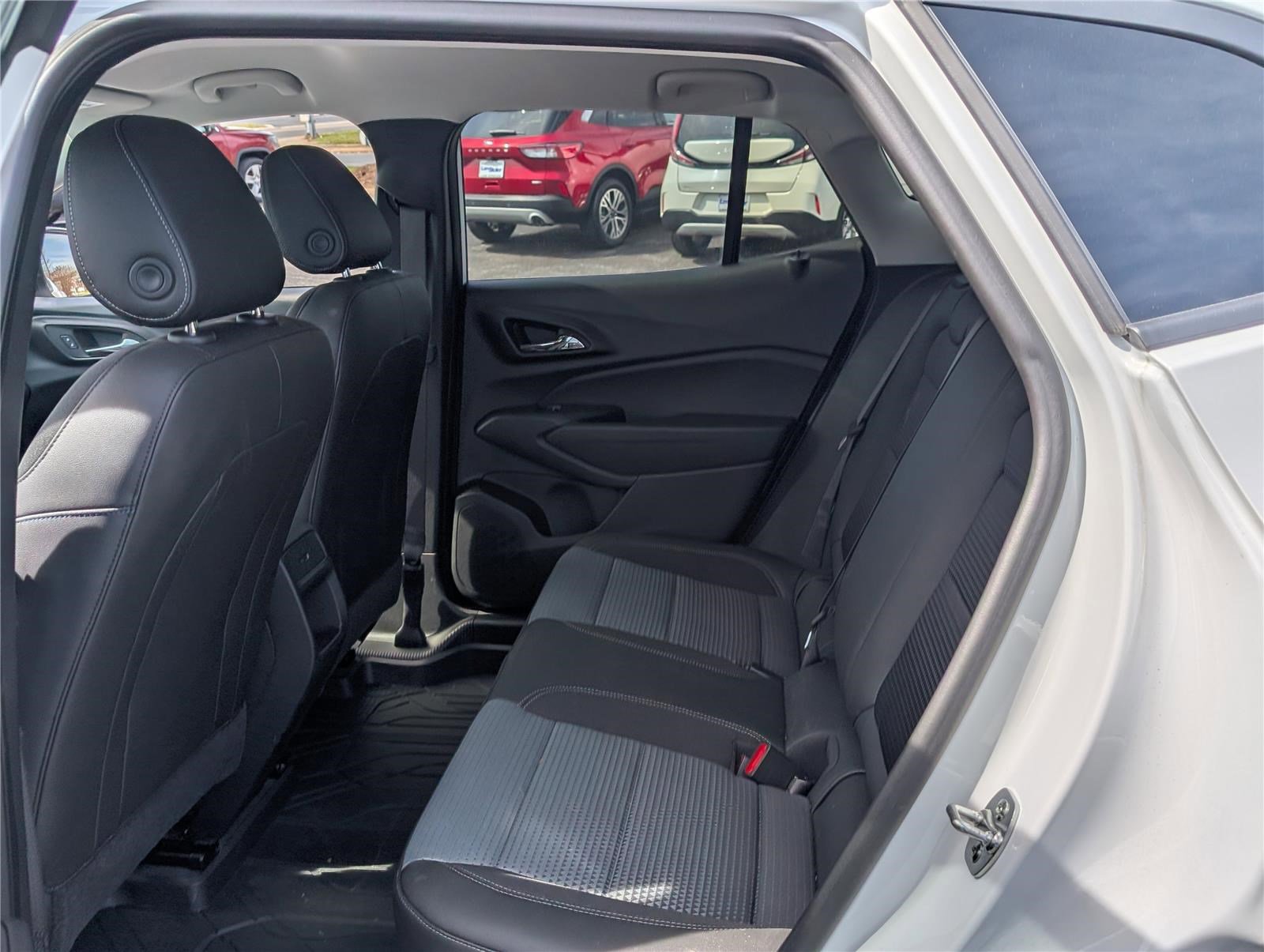 Used 2025 Chevrolet Trax LT w/ Driver Confidence Package image 14