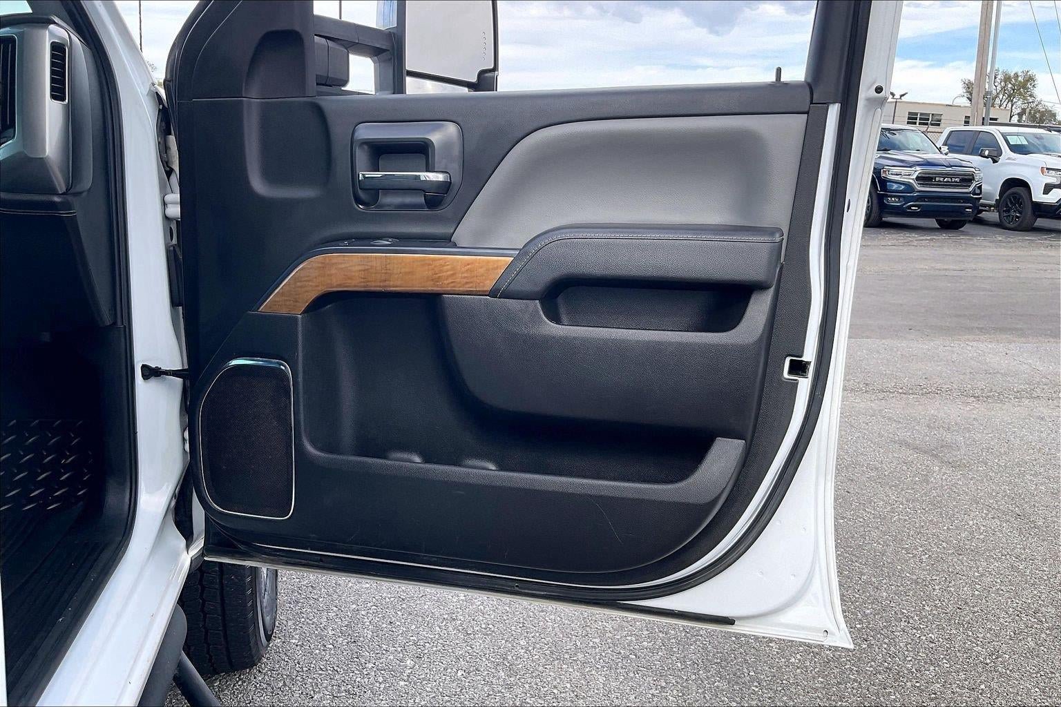 Used 2019 Chevrolet Silverado 2500 LTZ AWD/4WD image 26
