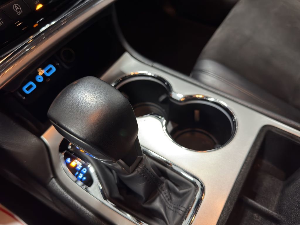 Used 2019 Jeep Grand Cherokee Laredo w/ Laredo X Package image 34