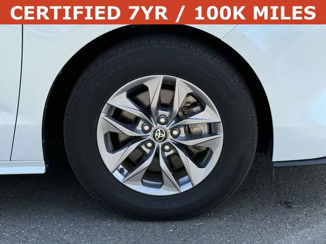 Used 2023 Toyota Sienna XLE image 7