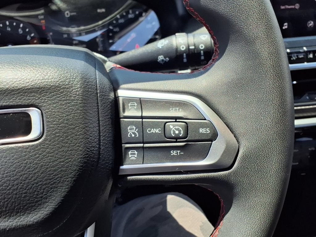 Used 2025 Jeep Compass Trailhawk AWD/4WD image 15
