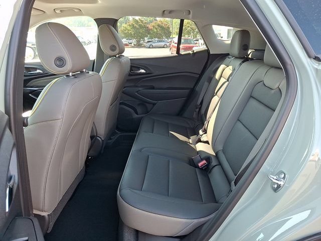 New 2026 Chevrolet Trax ACTIV w/ Sunroof Package FWD image 8