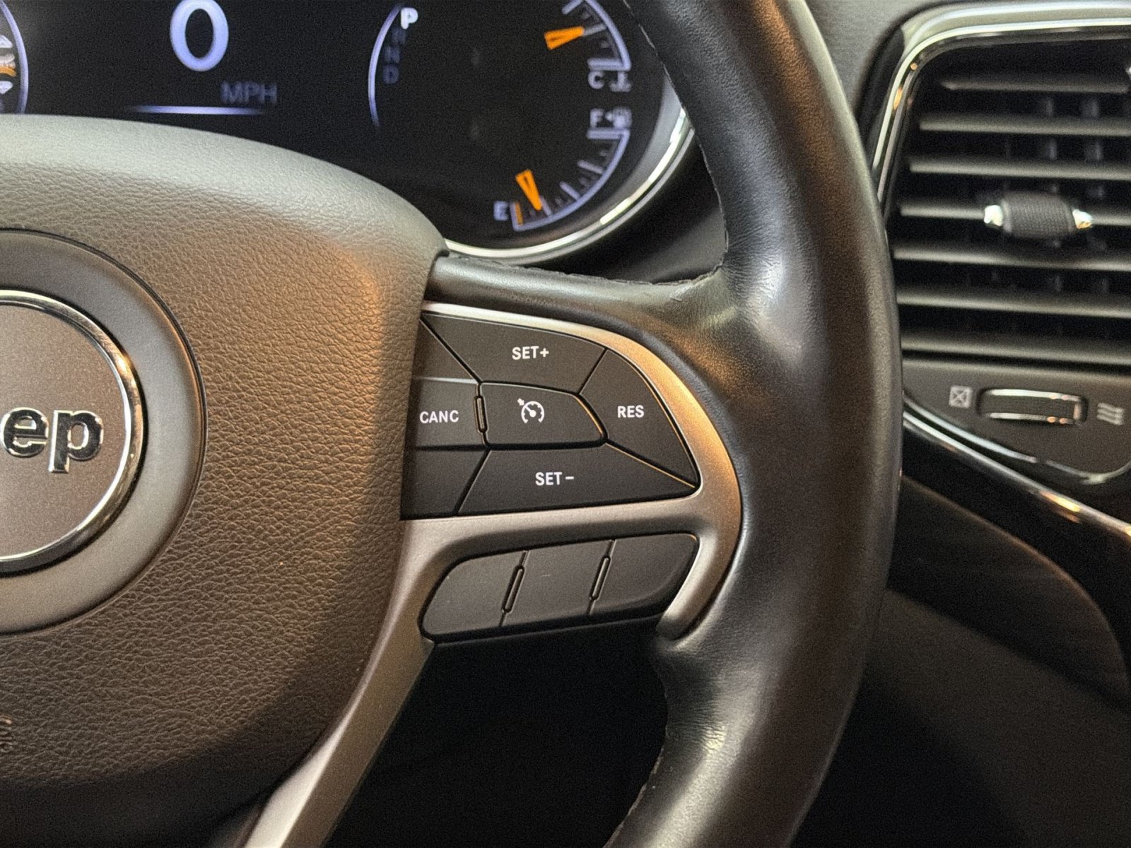 Used 2020 Jeep Grand Cherokee Altitude RWD image 33