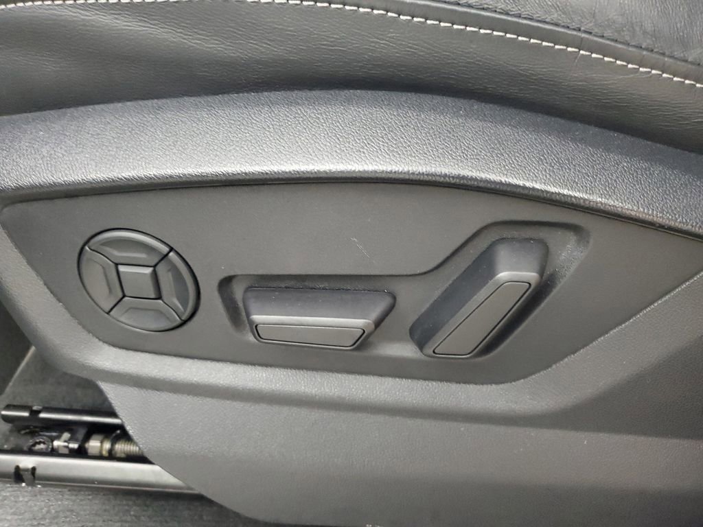 Used 2023 Audi Q8 Premium Plus image 21