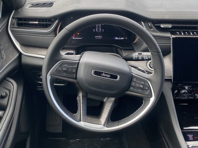 New 2025 Jeep Grand Cherokee Limited w/ Black Appearance Package image 37