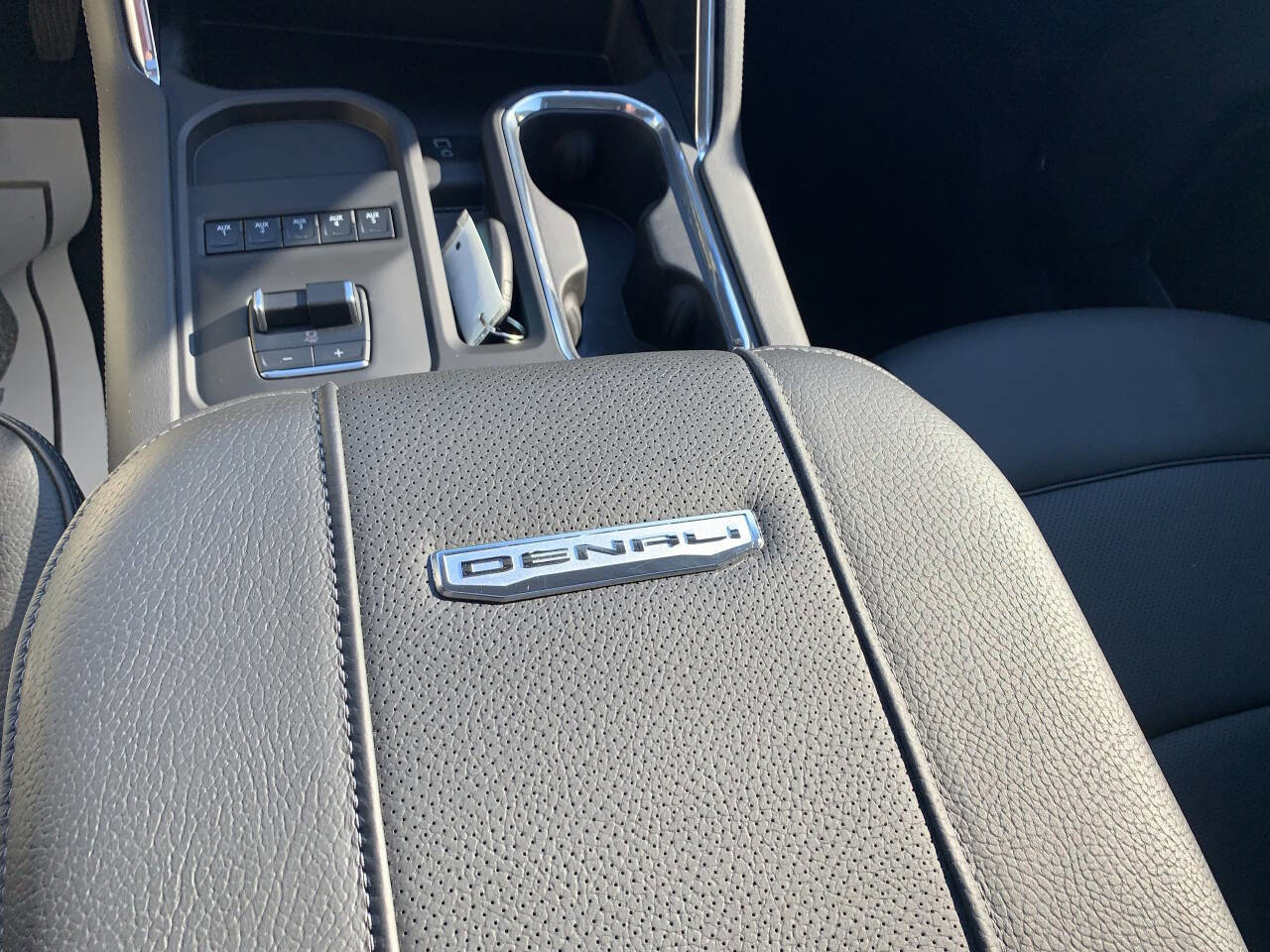 Used 2025 GMC Sierra 2500 Denali w/ Denali Reserve Package image 22