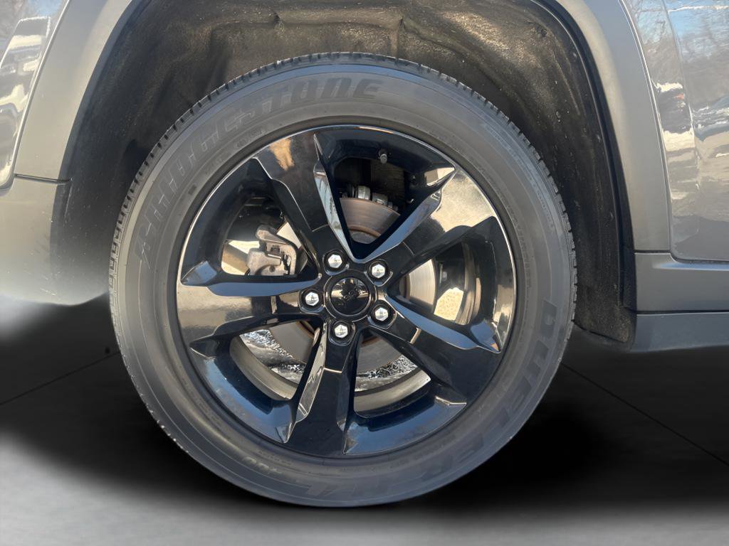 Used 2023 Jeep Grand Cherokee Altitude image 16