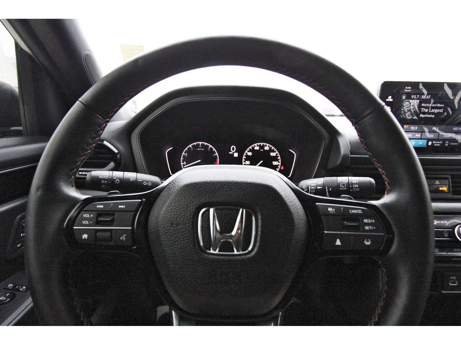 Used 2025 Honda Pilot TrailSport image 17