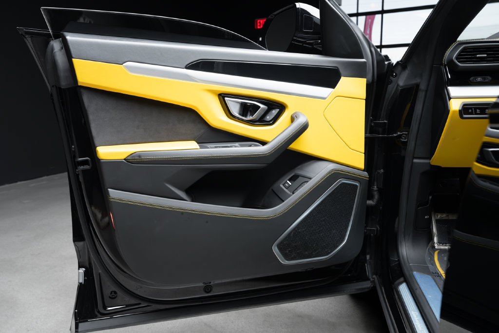 Used 2020 Lamborghini Urus AWD/4WD image 23