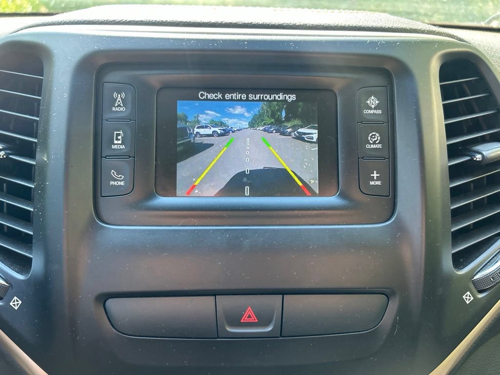 Used 2016 Jeep Cherokee Sport w/ Cold Weather Group AWD/4WD image 18
