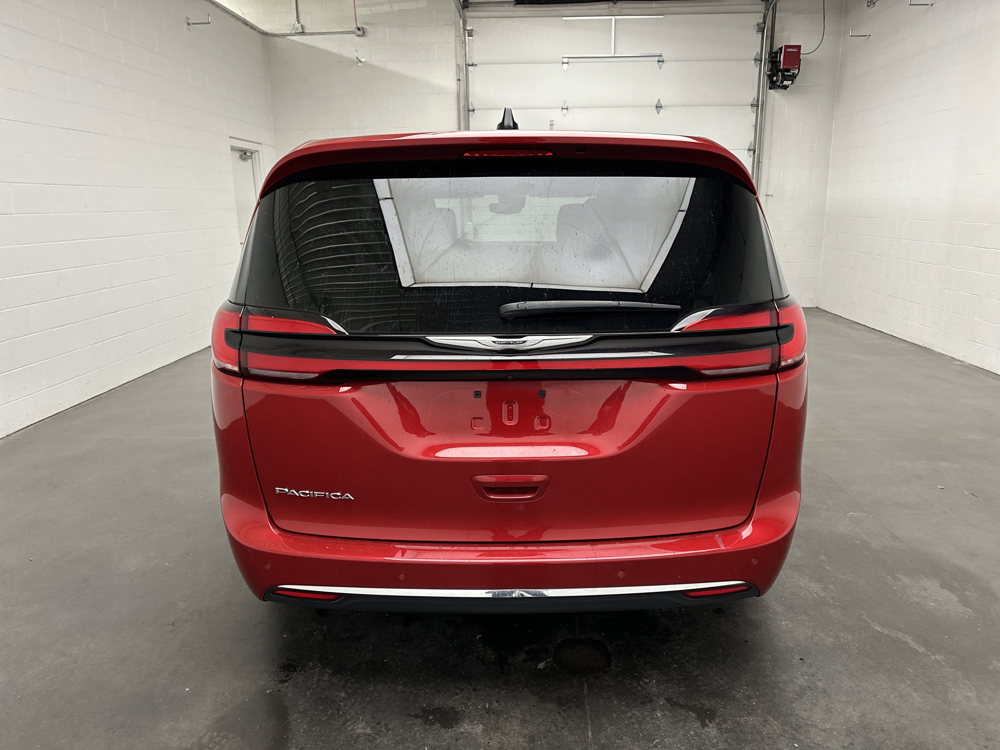 Used 2025 Chrysler Pacifica Select FWD image 8