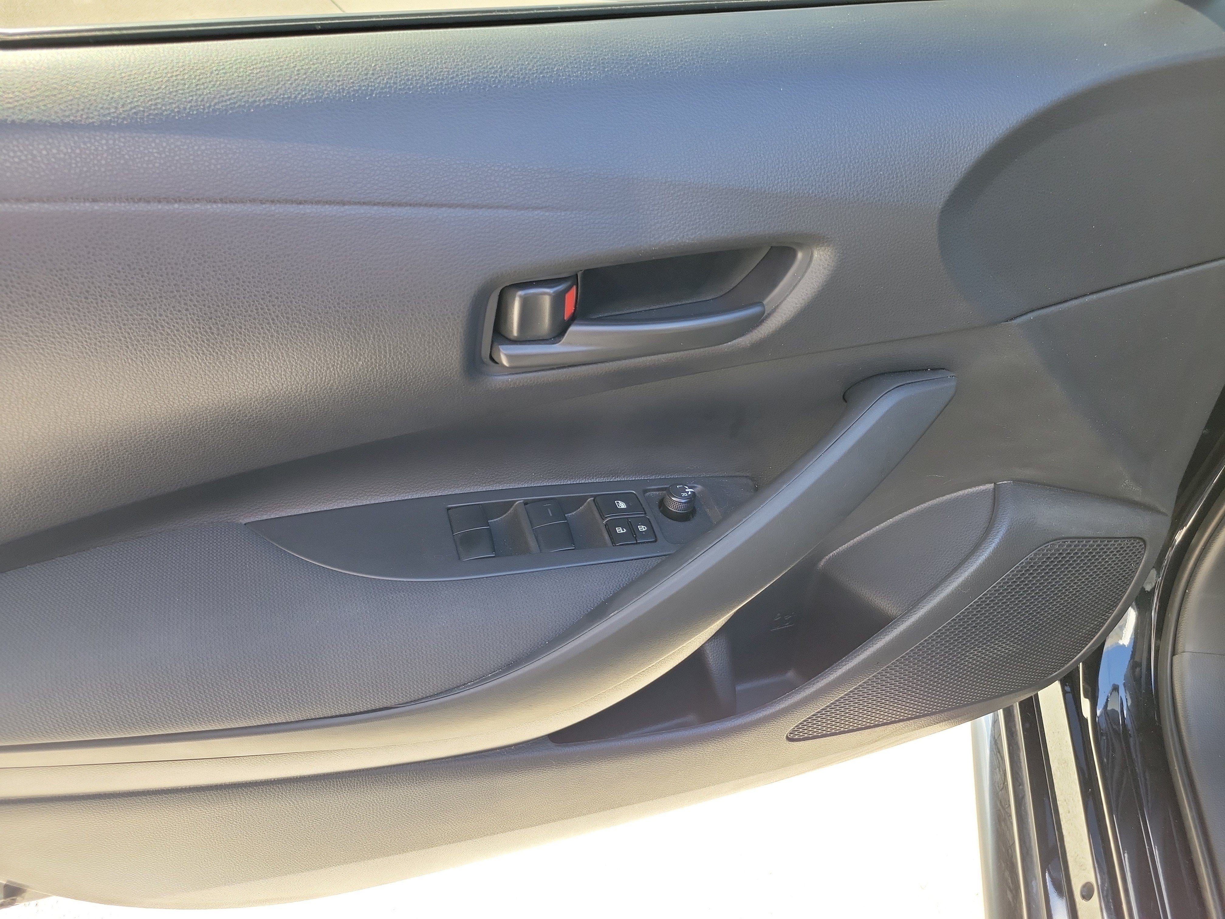 Used 2025 Toyota Corolla LE FWD image 20