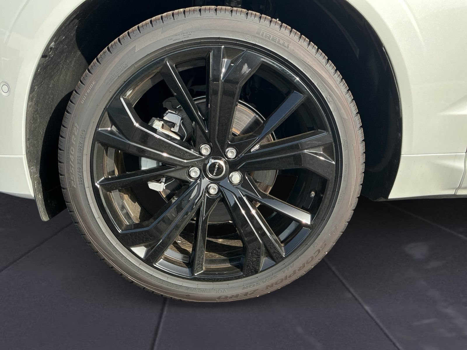 New 2026 Volvo XC60 B5 Ultra w/ Protection Package Premier AWD/4WD image 14