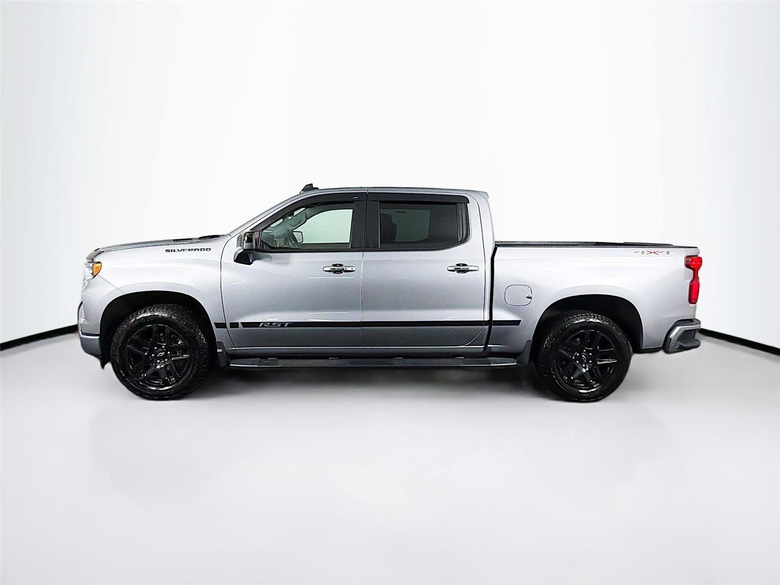 Used 2025 Chevrolet Silverado 1500 RST w/ Dark Appearance Package AWD/4WD image 8