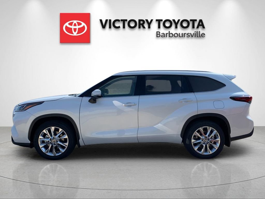 Used 2026 Toyota Highlander Limited AWD/4WD image 2