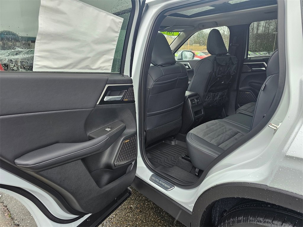 New 2026 Mitsubishi Outlander SE image 10