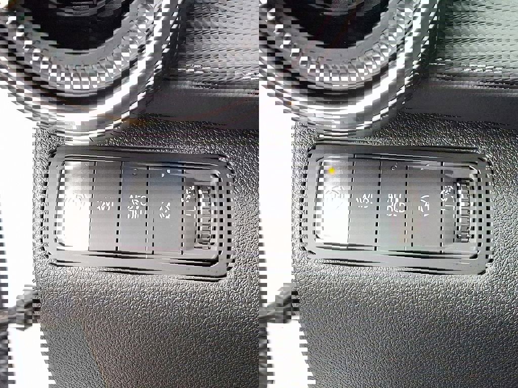 Used 2026 Chevrolet Equinox LT w/ Convenience Package II image 32