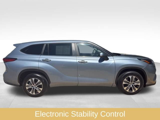 Used 2023 Toyota Highlander XLE image 11