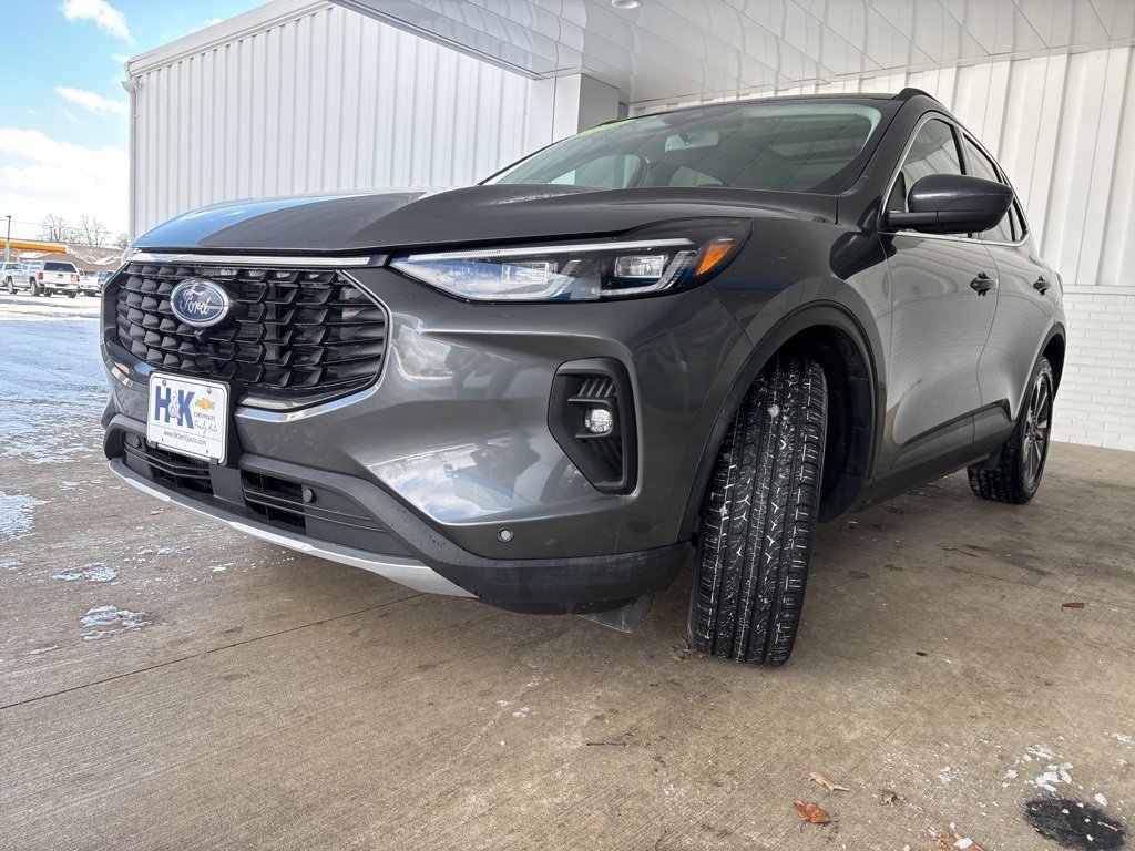 Used 2024 Ford Escape Platinum image 39
