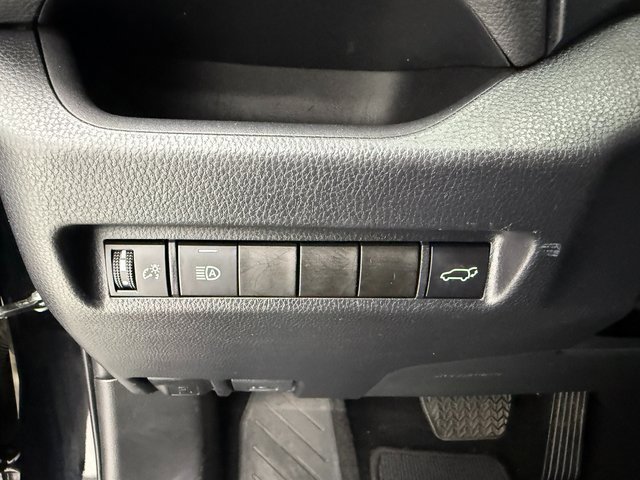 Used 2022 Toyota RAV4 XLE Premium image 10