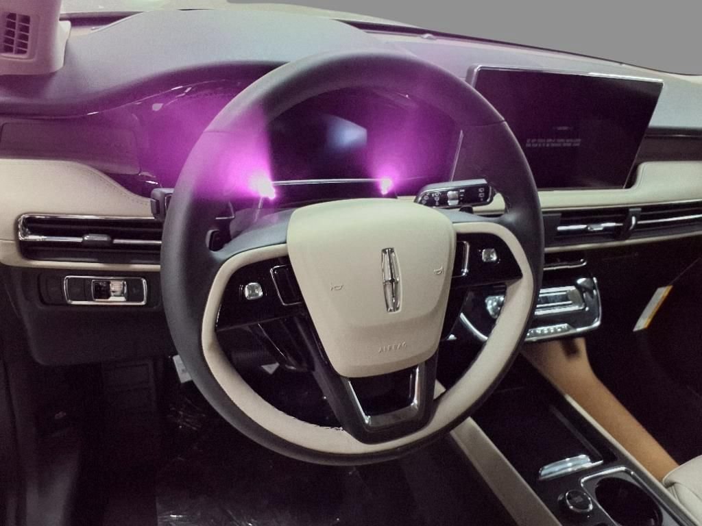 New 2025 Lincoln Corsair Reserve w/ Equipment Group 202A AWD/4WD image 17
