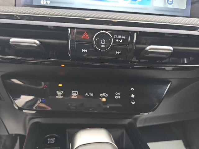 Used 2025 Nissan Kicks SR image 32