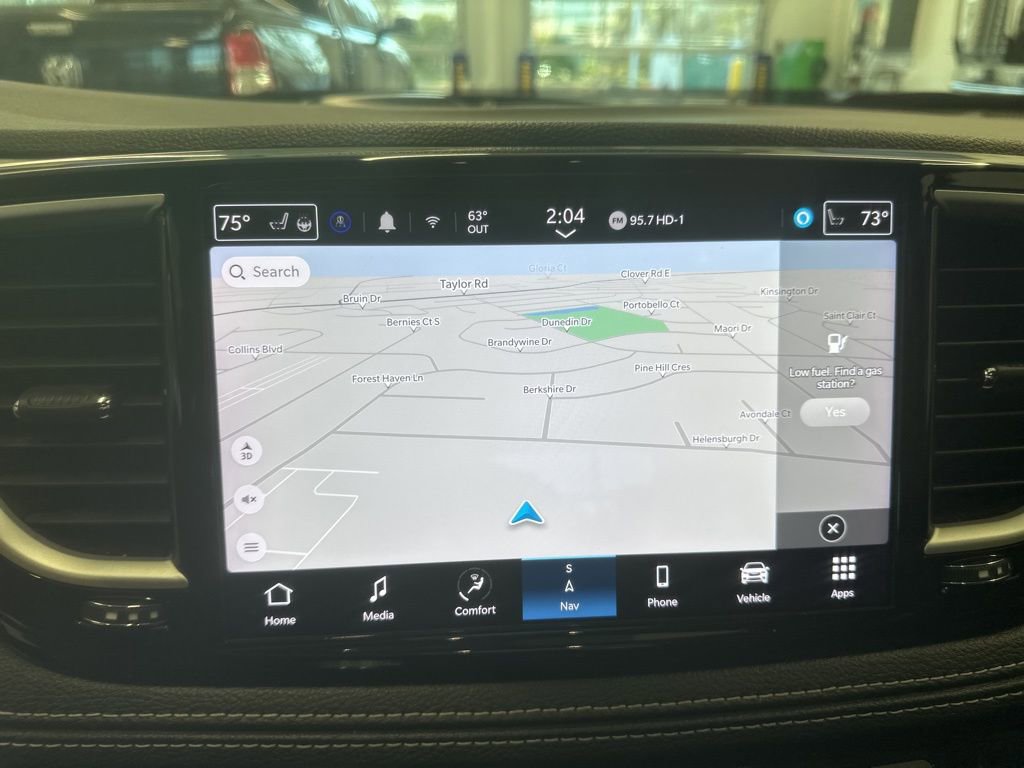 Used 2024 Chrysler Pacifica Select image 5