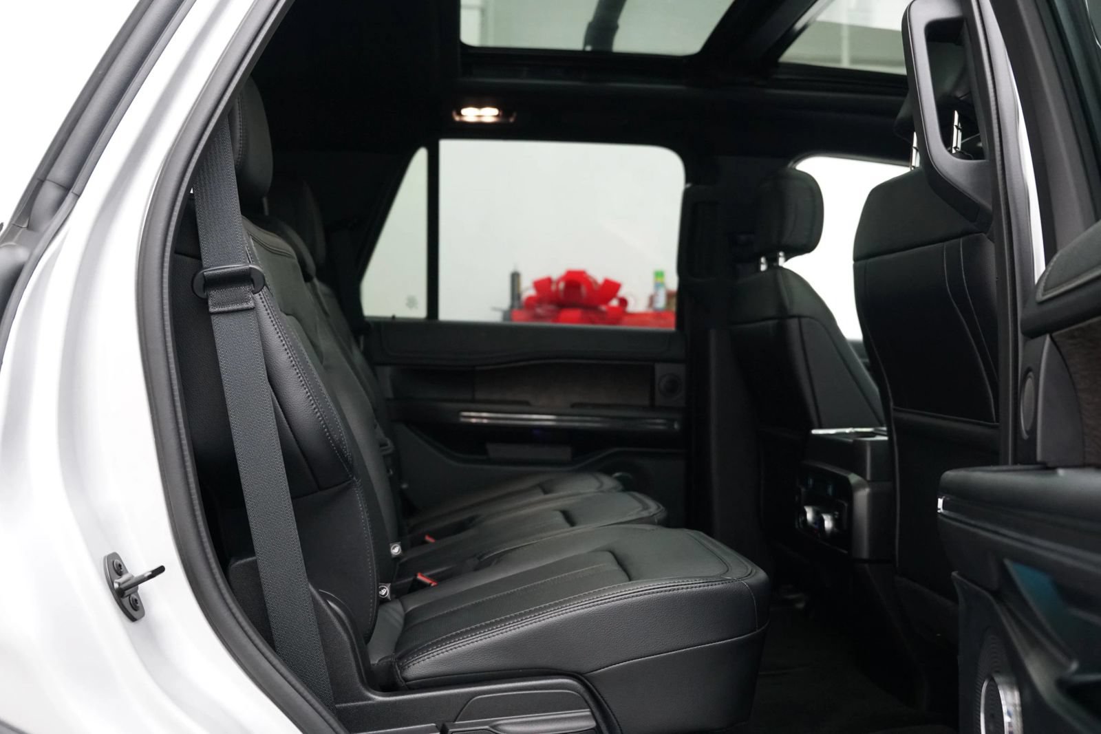 Used 2019 Ford Expedition Limited w/ Equipment Group 302A AWD/4WD image 33