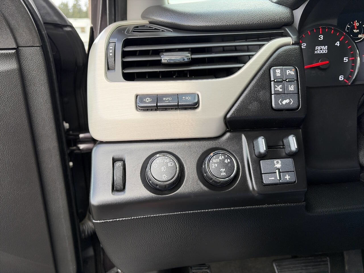 Used 2015 GMC Yukon XL Denali w/ Premium Package image 41