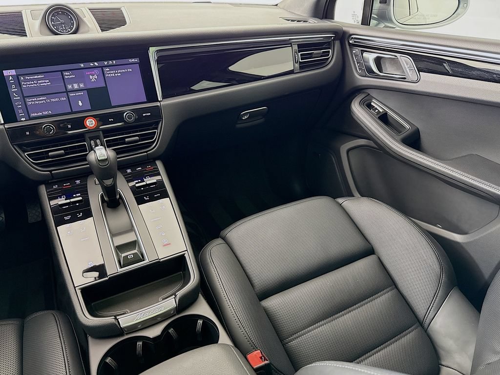 Certified 2025 Porsche Macan AWD/4WD image 27