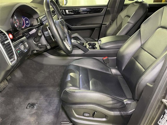 Certified 2022 Porsche Cayenne Platinum Edition image 5