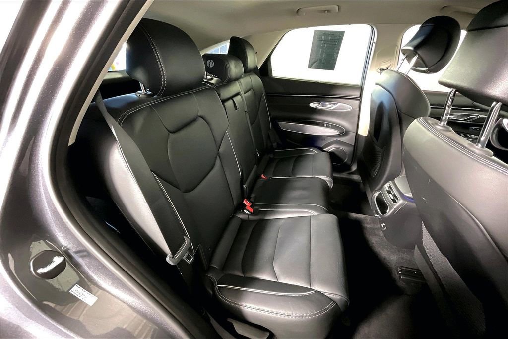 Used 2022 Genesis GV70 2.5T w/ Advanced Package image 39