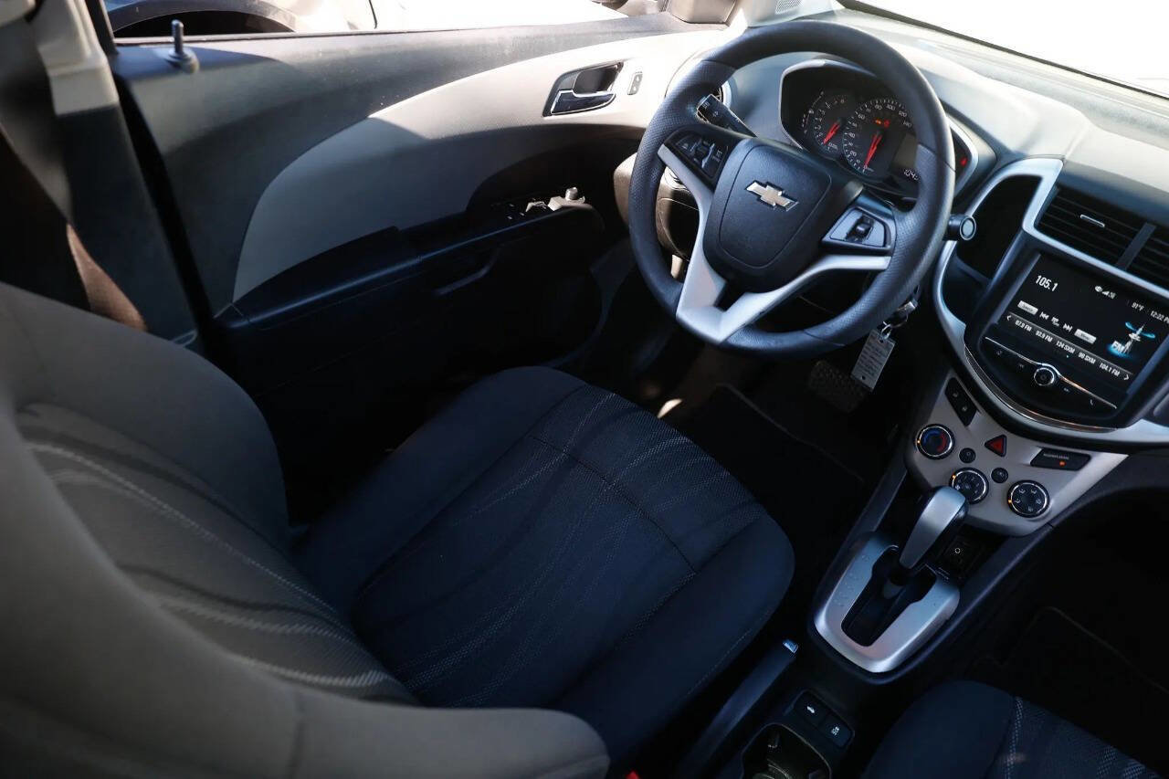 Used 2017 Chevrolet Sonic LT image 40