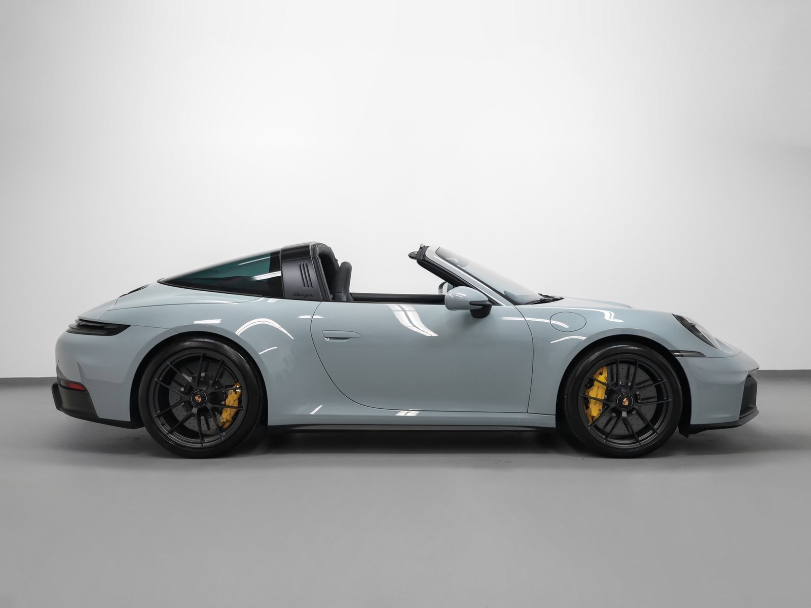 Used 2025 Porsche 911 Targa 4 GTS image 14