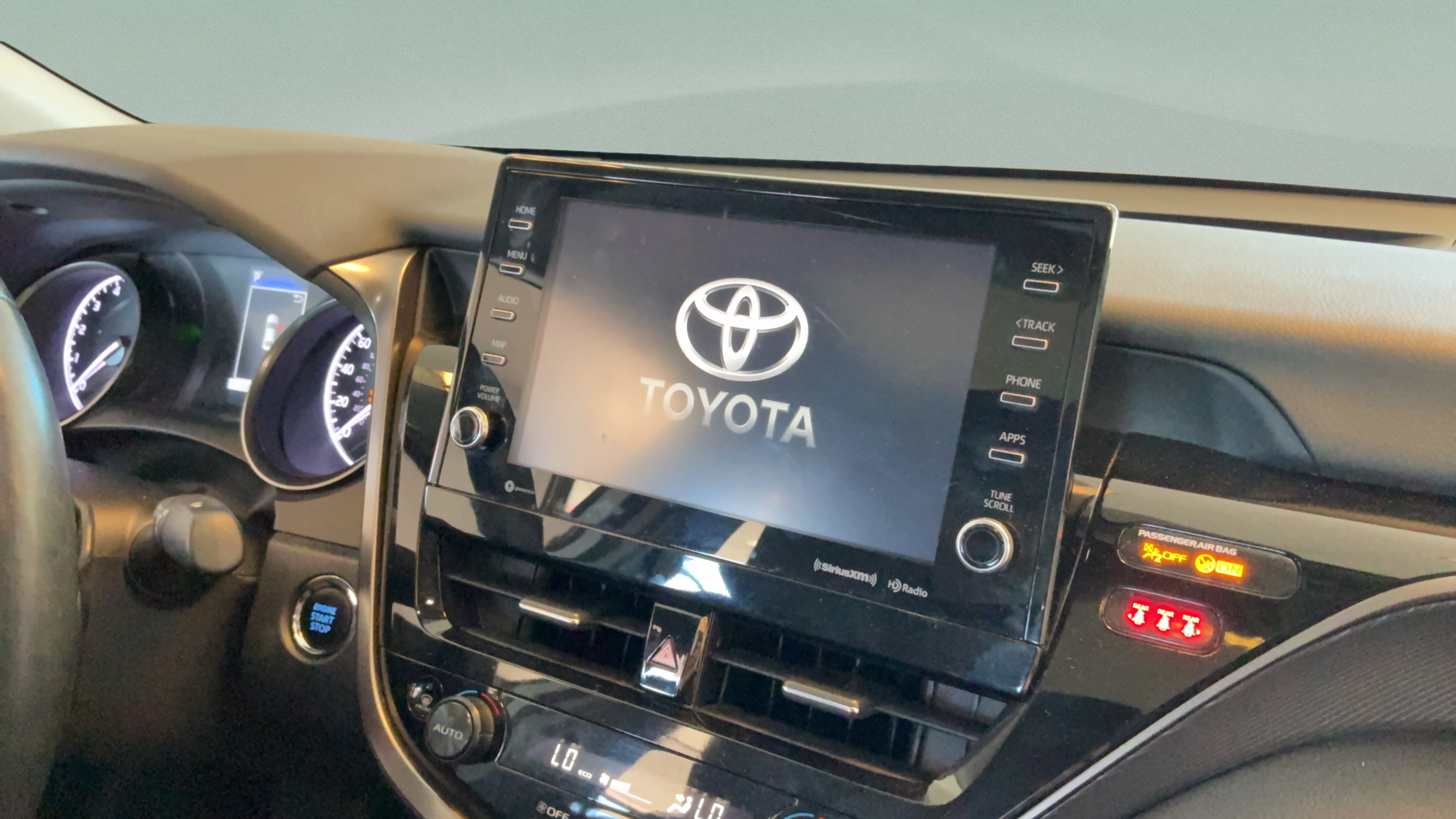 Used 2022 Toyota Camry SE w/ Audio Upgrade Package FWD image 39