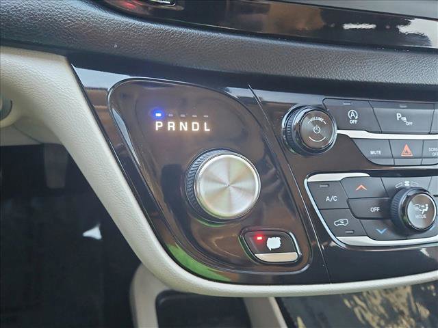 Used 2018 Chrysler Pacifica Touring Plus w/ Tire & Wheel Group image 12