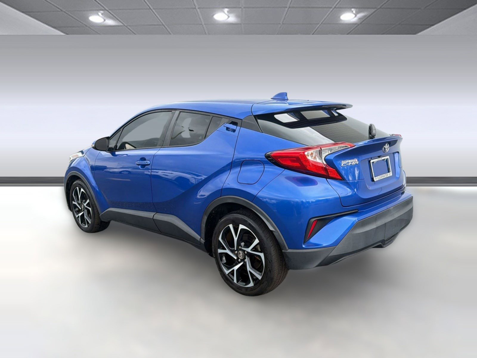 Used 2019 Toyota C-HR XLE FWD image 3