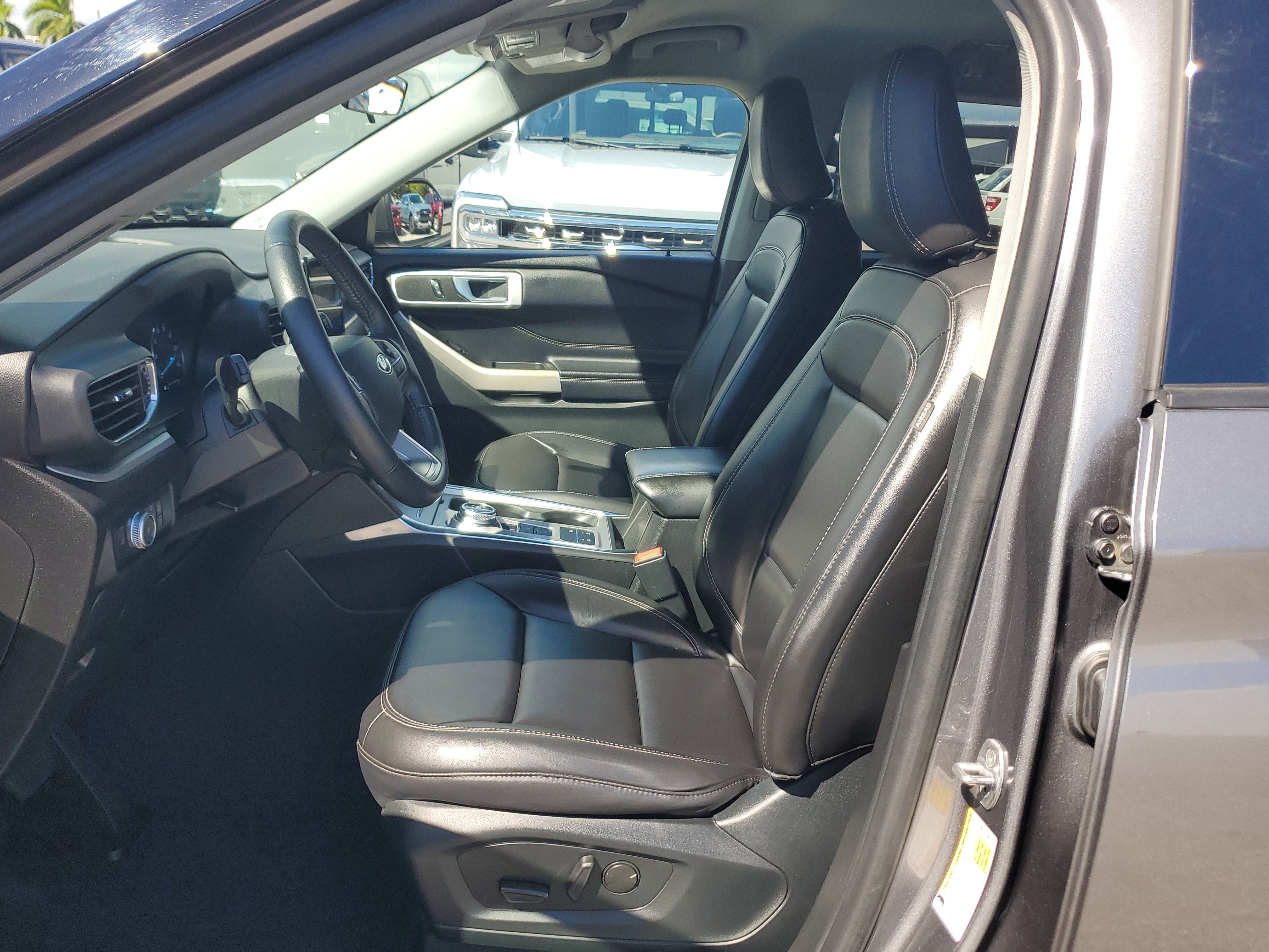 Used 2022 Ford Explorer XLT w/ Equipment Group 202A image 12