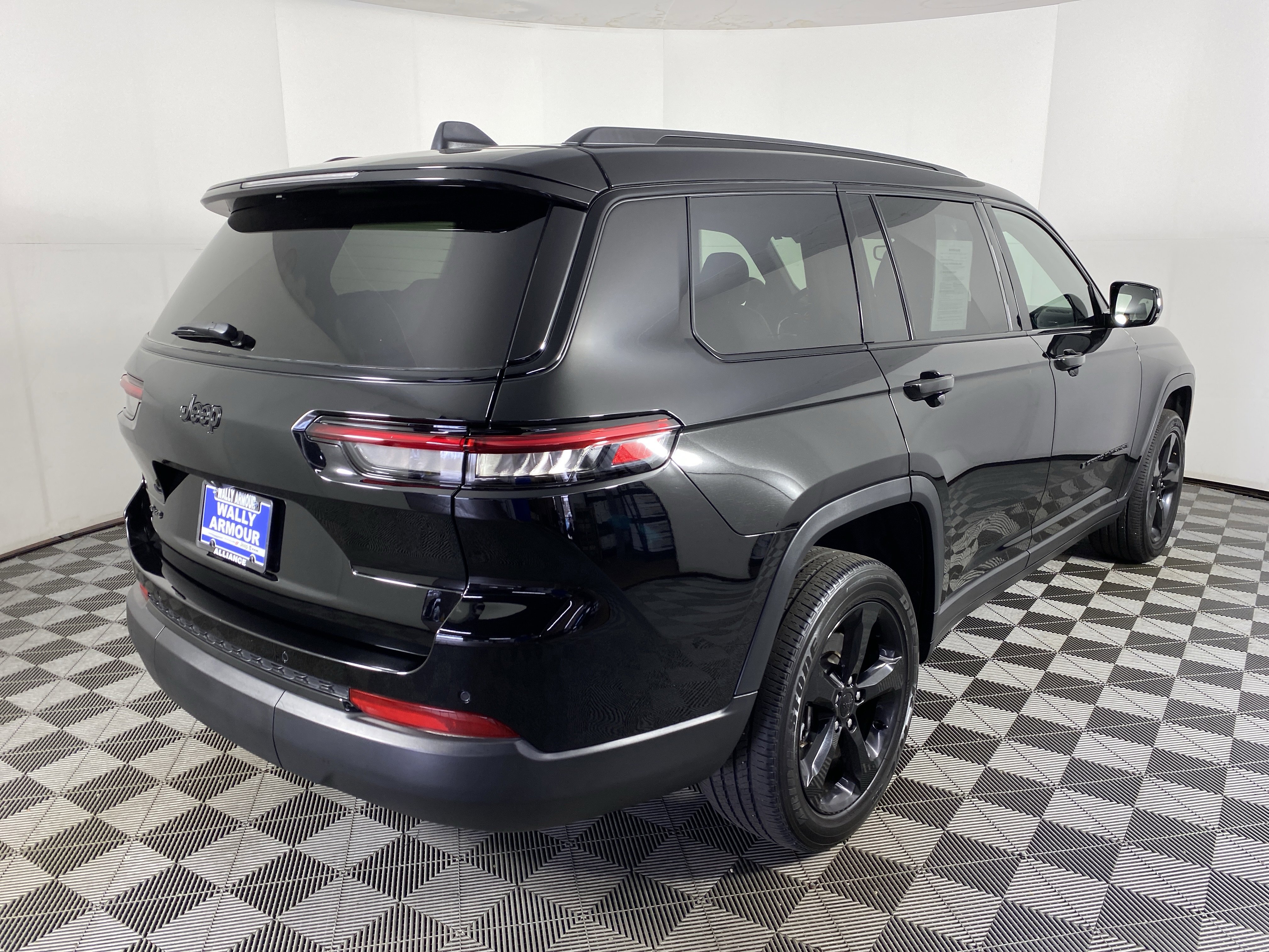 Used 2023 Jeep Grand Cherokee L Laredo image 8