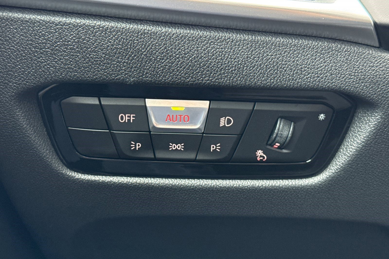 Used 2025 BMW 430i Coupe w/ Premium Package image 34