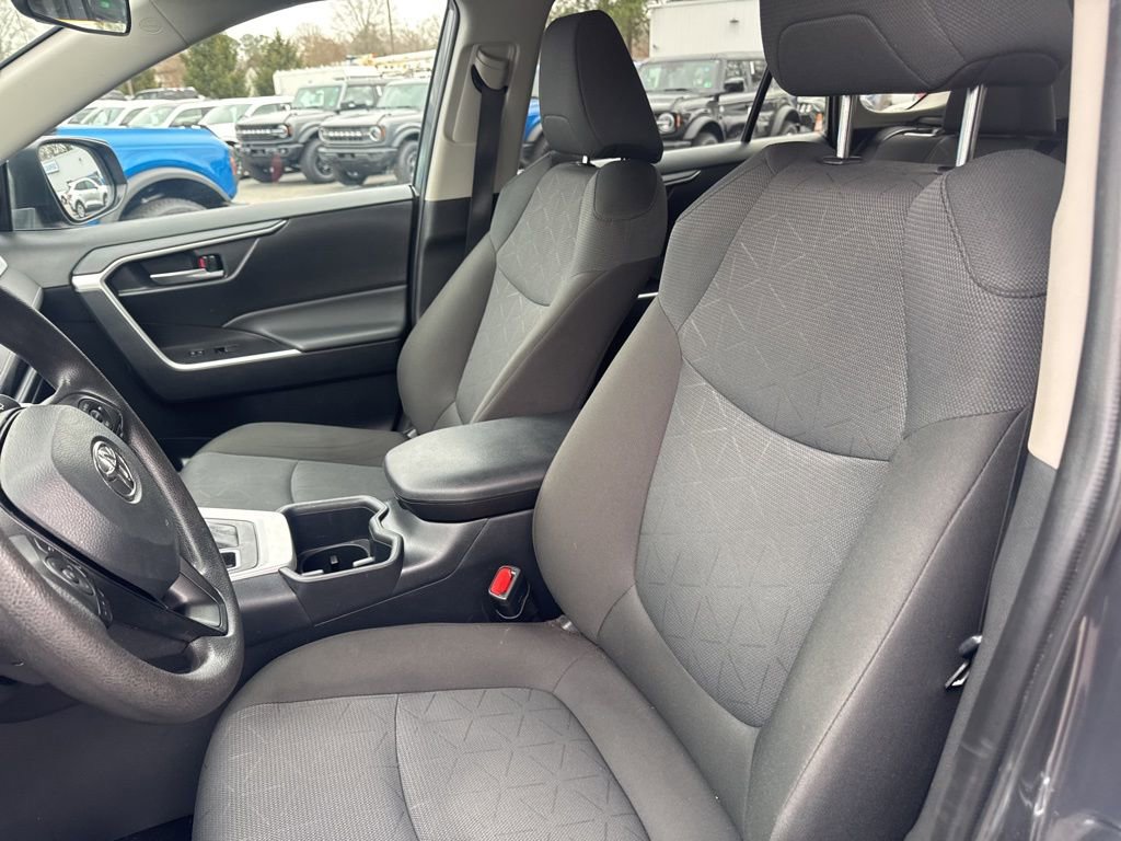 Used 2025 Toyota RAV4 XLE image 42