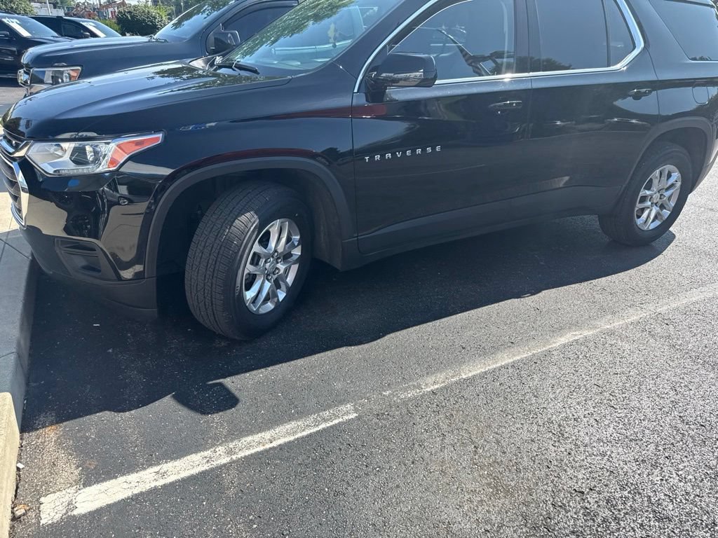 Used 2020 Chevrolet Traverse LS FWD image 1