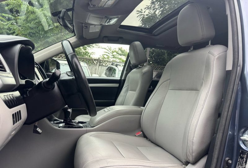 Used 2015 Toyota Highlander XLE AWD/4WD image 12