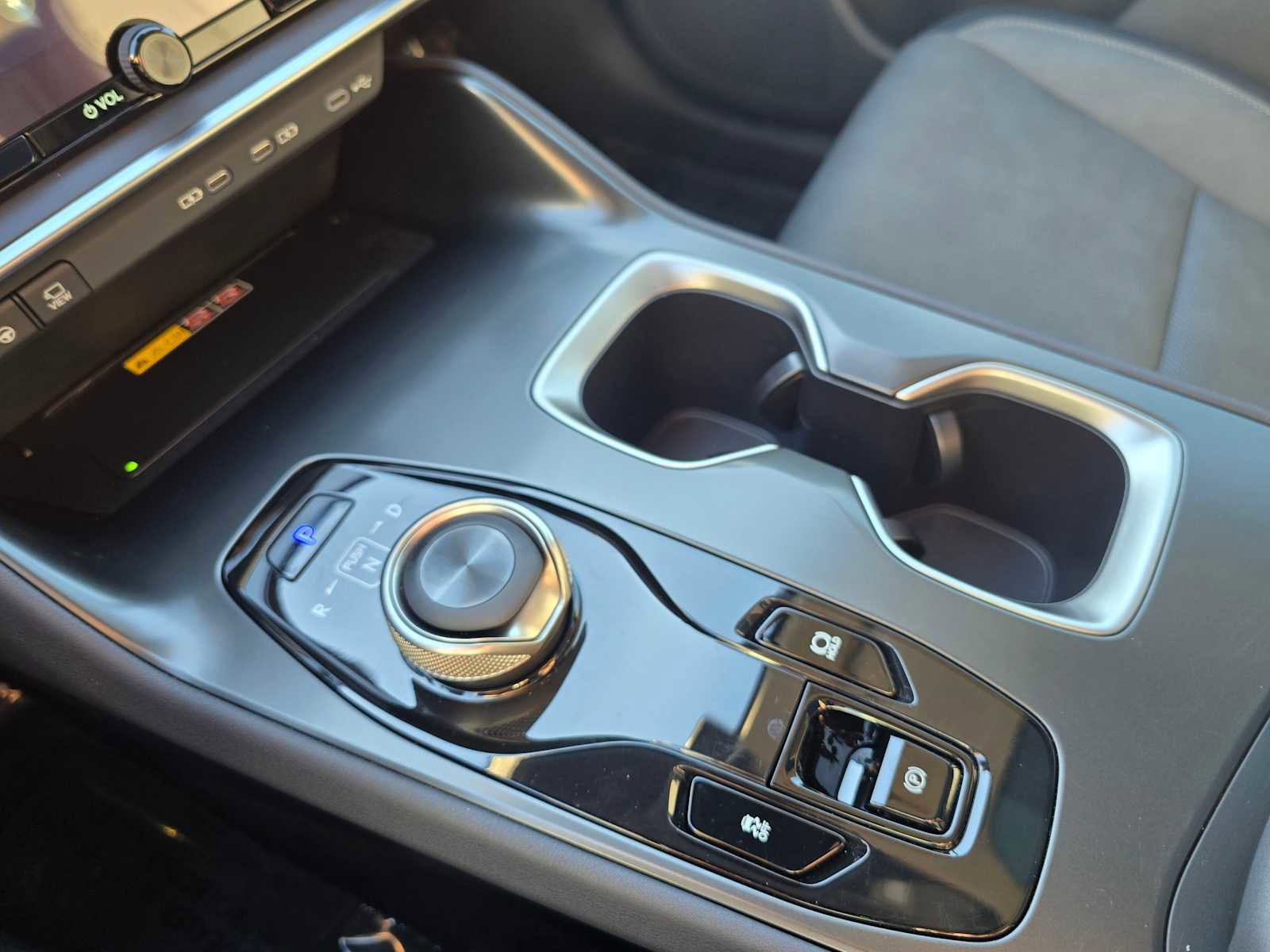 Used 2023 Lexus RZ 450e Premium image 32