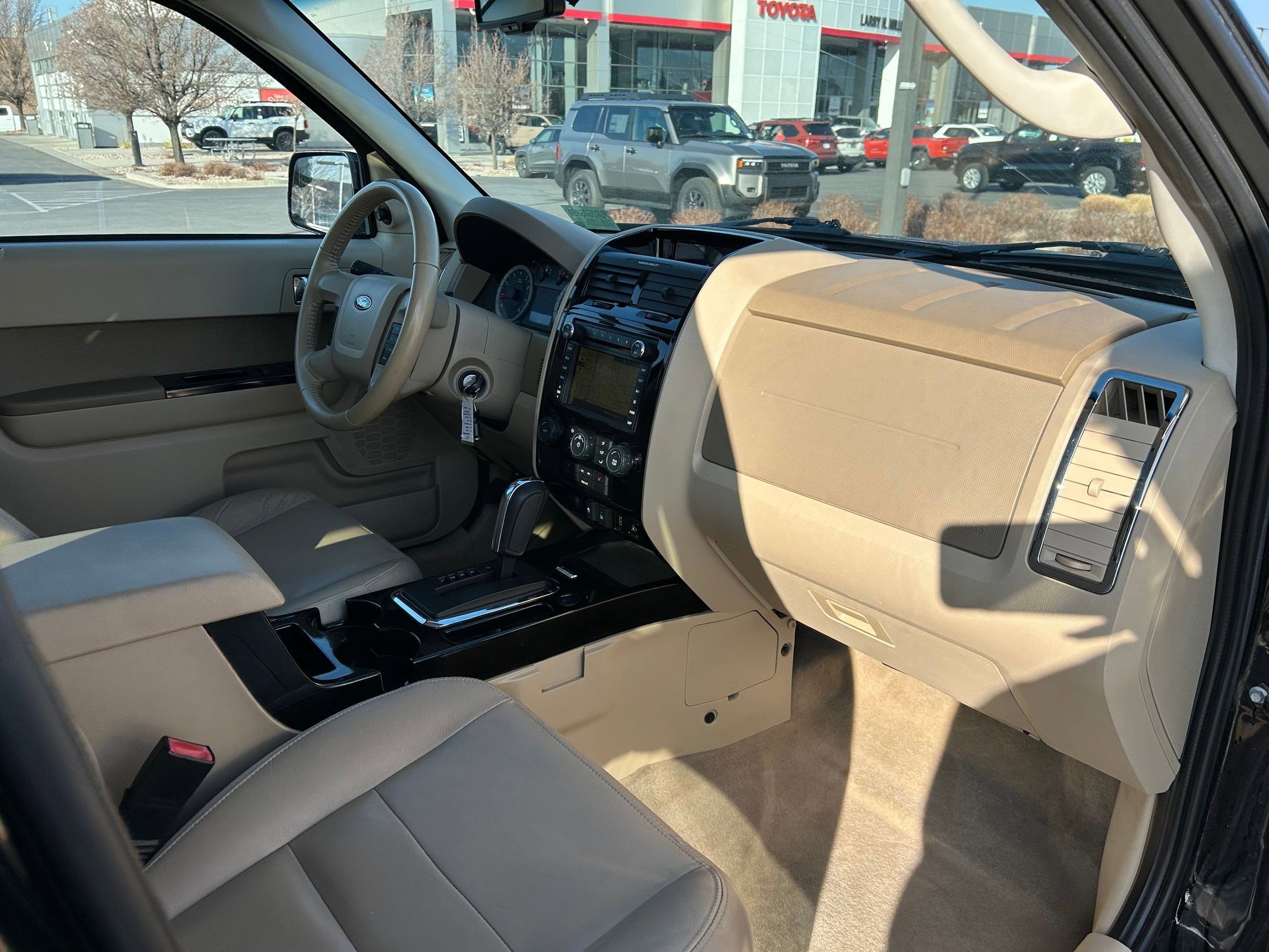 Used 2010 Ford Escape Limited image 28