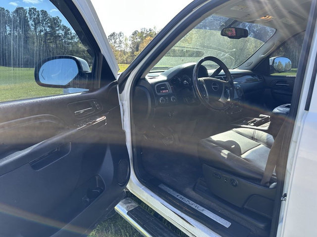 Used 2013 GMC Sierra 2500 Denali w/ Suspension Package, Off-Road image 11