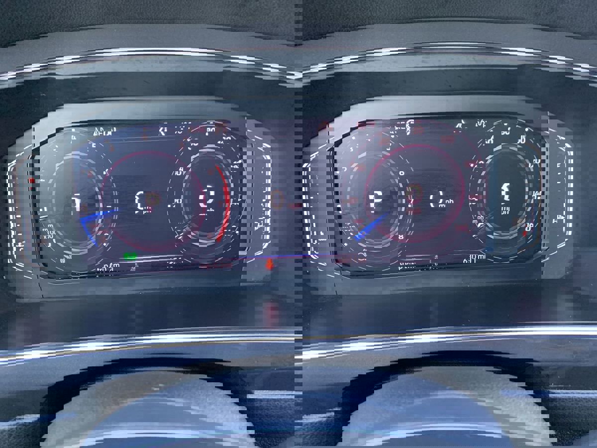 Used 2020 Volkswagen Tiguan SE R-Line image 20