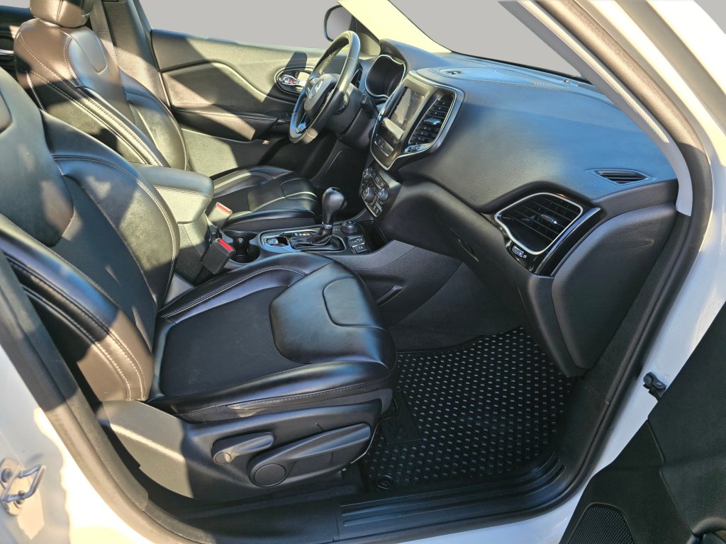 Used 2019 Jeep Cherokee Latitude Plus AWD/4WD image 27