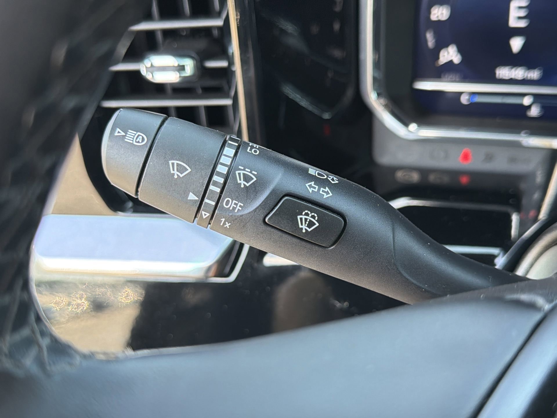 Used 2024 Chevrolet Silverado 1500 LT image 14